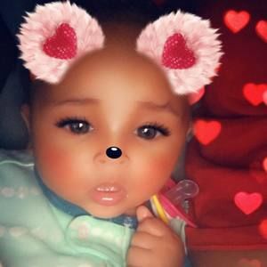 Meet your Posher, Casandra